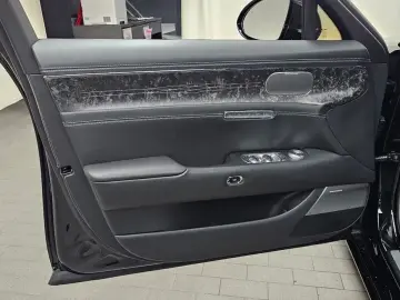 2023 Genesis G90 с пробегом 9 507 км