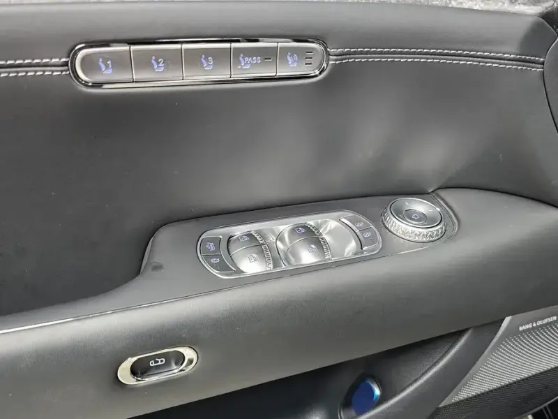 2023 Genesis G90 с пробегом 9 507 км