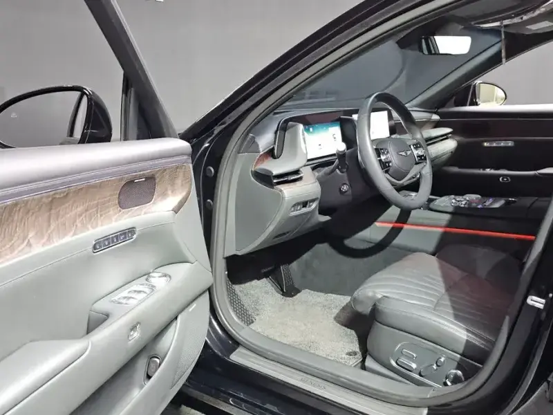 2023 Genesis G90 с пробегом 56 711 км