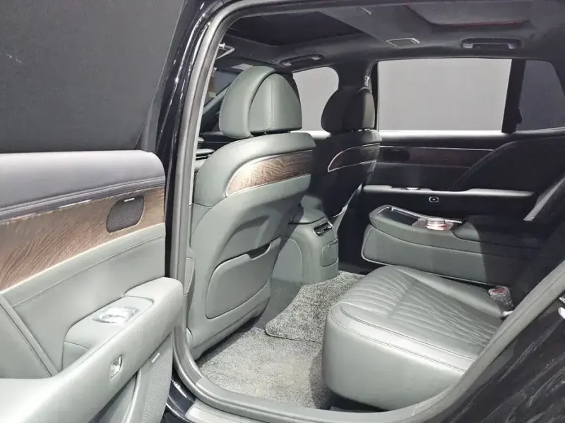 2023 Genesis G90 с пробегом 56 711 км