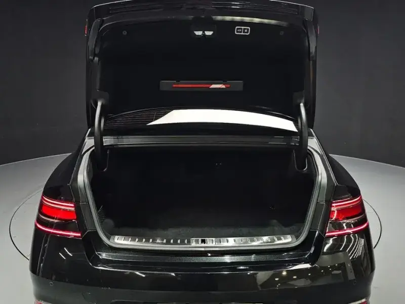 2023 Genesis G90 с пробегом 56 711 км