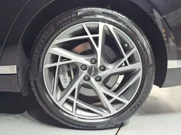 2023 Genesis G90 с пробегом 56 711 км