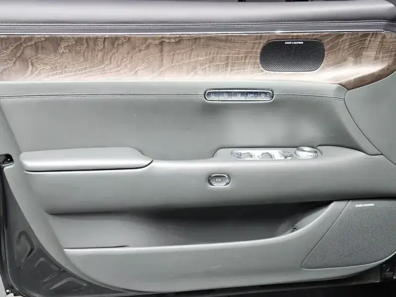 2023 Genesis G90 с пробегом 56 711 км