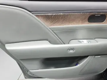 2023 Genesis G90 с пробегом 56 711 км