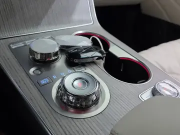 2023 Genesis GV80 с пробегом 16 693 км