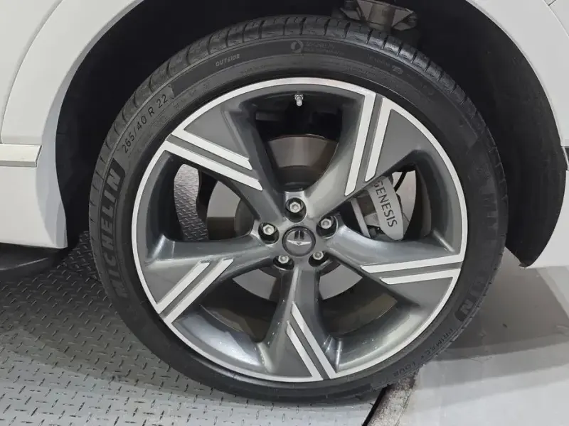 2023 Genesis GV80 с пробегом 16 693 км