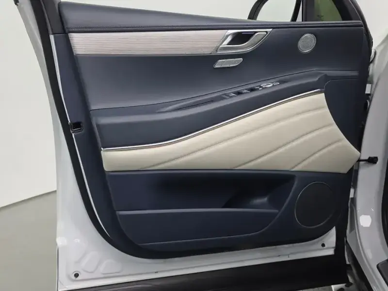 2023 Genesis GV80 с пробегом 16 693 км