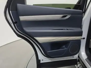 2023 Genesis GV80 с пробегом 16 693 км