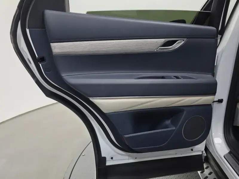 2023 Genesis GV80 с пробегом 16 693 км