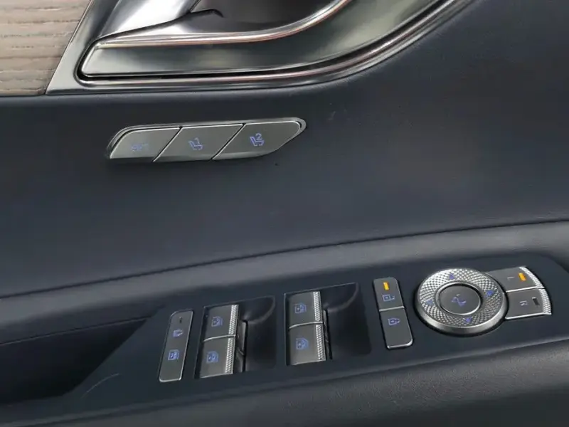 2023 Genesis GV80 с пробегом 16 693 км