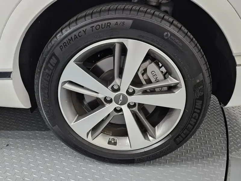 2023 Genesis GV80 с пробегом 19 364 км
