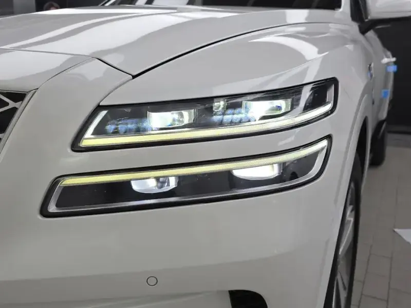 2023 Genesis GV80 с пробегом 77 976 км