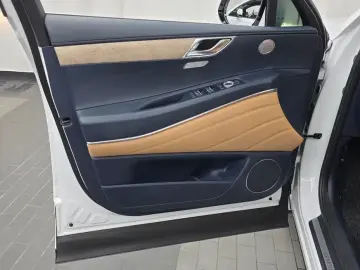 2023 Genesis GV80 с пробегом 77 976 км