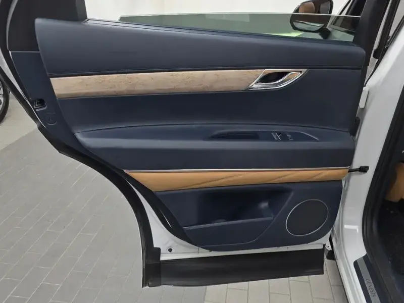 2023 Genesis GV80 с пробегом 77 976 км