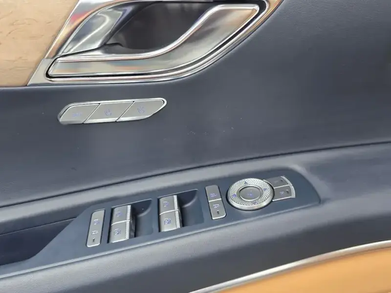 2023 Genesis GV80 с пробегом 77 976 км