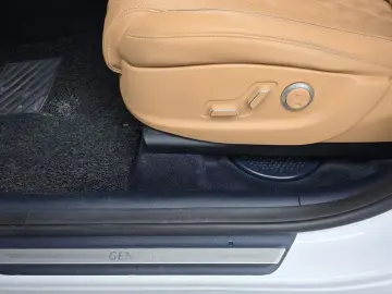 2023 Genesis GV80 с пробегом 77 976 км