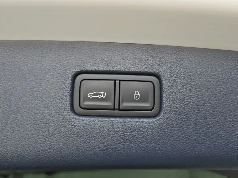 2023 Genesis GV80 с пробегом 77 976 км