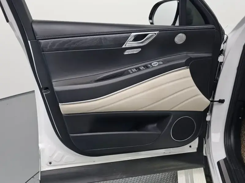 2023 Genesis GV80 с пробегом 81 107 км