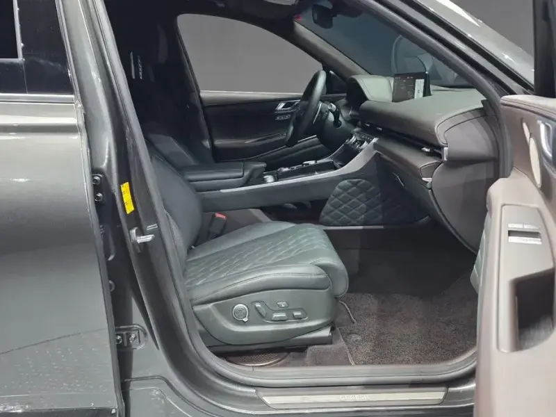 2023 Genesis GV80 с пробегом 14 905 км