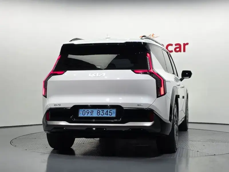 2024 Kia EV9 с пробегом 29 311 км
