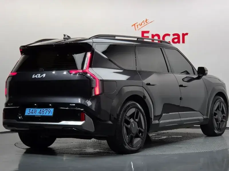 2025 Kia EV9 с пробегом 9 991 км