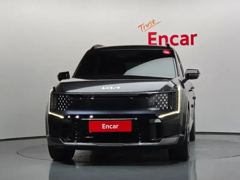 2025 Kia EV9 с пробегом 9 991 км