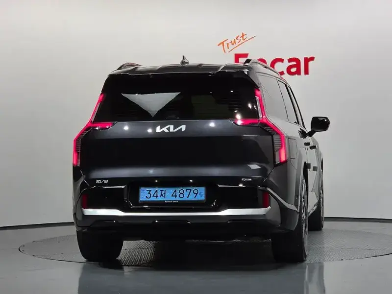 2025 Kia EV9 с пробегом 9 991 км