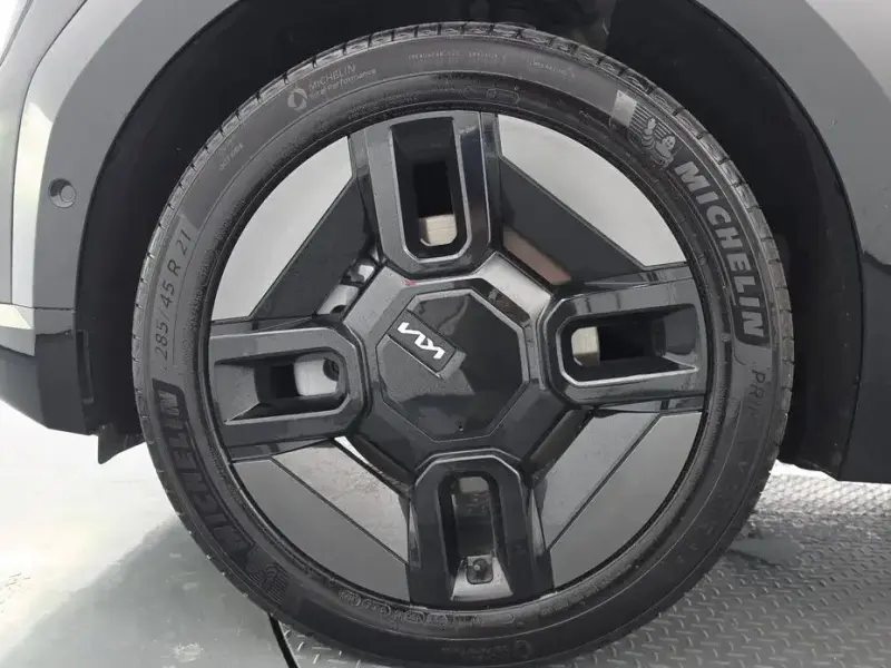 2025 Kia EV9 с пробегом 9 991 км