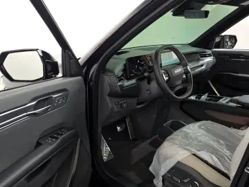 2025 Kia EV9 с пробегом 9 991 км