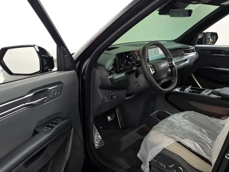 2025 Kia EV9 с пробегом 9 991 км