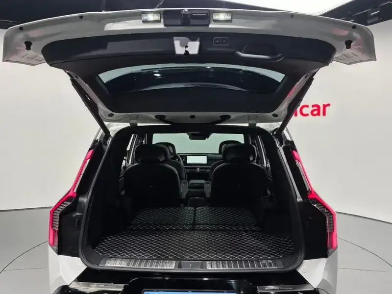 2024 Kia EV9 с пробегом 29 311 км