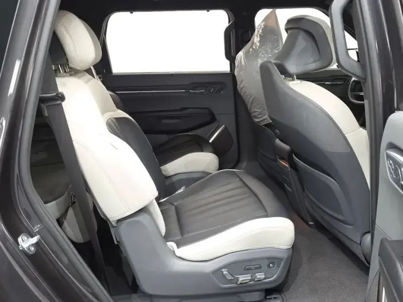 2025 Kia EV9 с пробегом 9 991 км