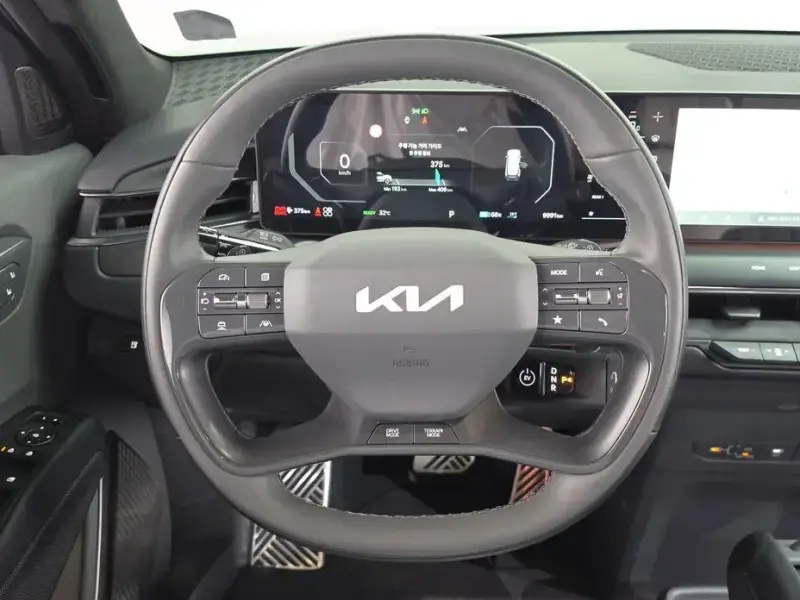 2025 Kia EV9 с пробегом 9 991 км