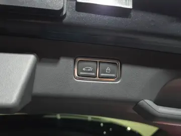 2025 Kia EV9 с пробегом 9 991 км