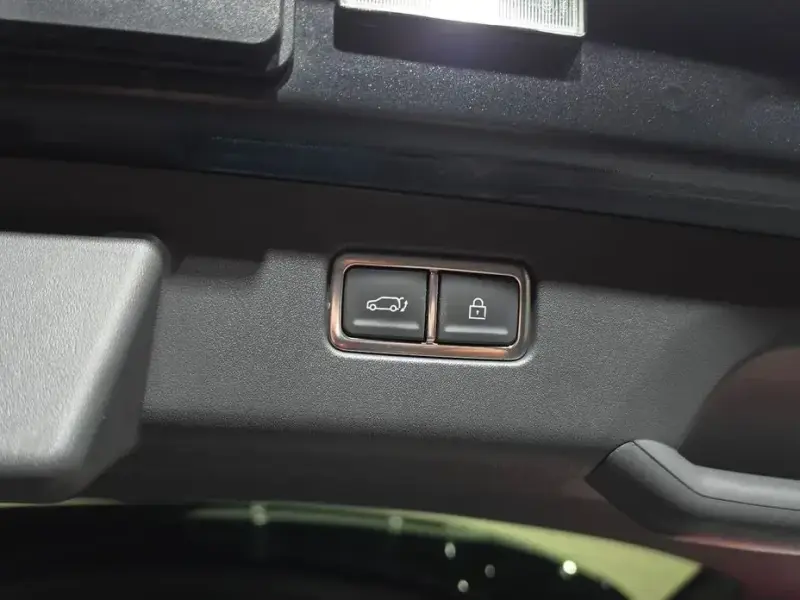 2025 Kia EV9 с пробегом 9 991 км