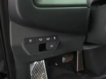 2025 Kia EV9 с пробегом 9 991 км