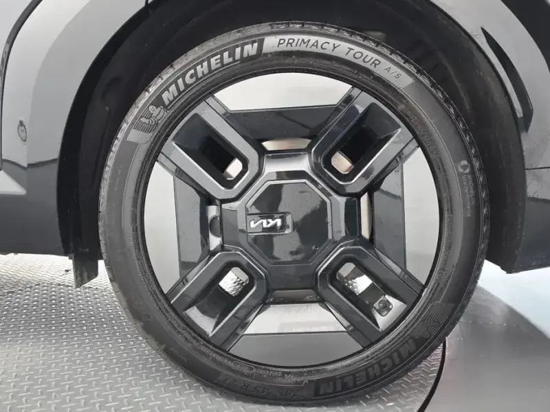 2025 Kia EV9 с пробегом 9 991 км