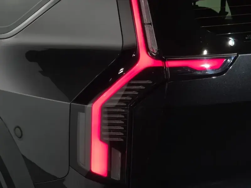 2025 Kia EV9 с пробегом 9 991 км