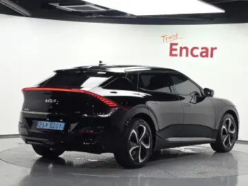2022 Kia EV6 с пробегом 42 136 км