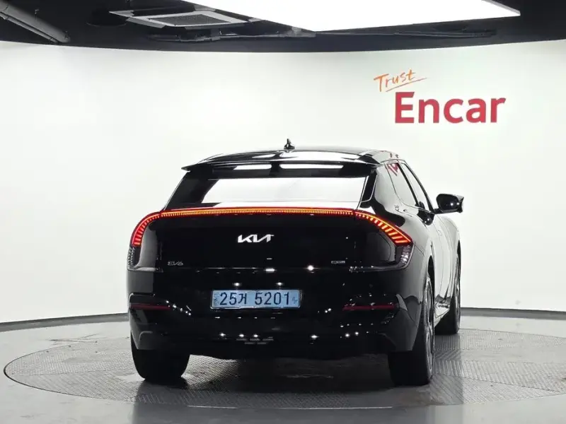2022 Kia EV6 с пробегом 42 136 км