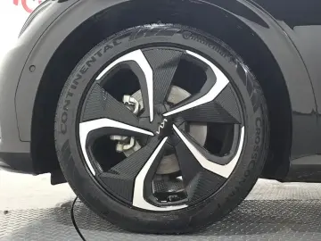 2022 Kia EV6 с пробегом 42 136 км