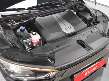 2022 Kia EV6 с пробегом 42 136 км