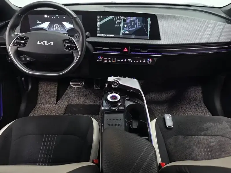 2022 Kia EV6 с пробегом 42 136 км