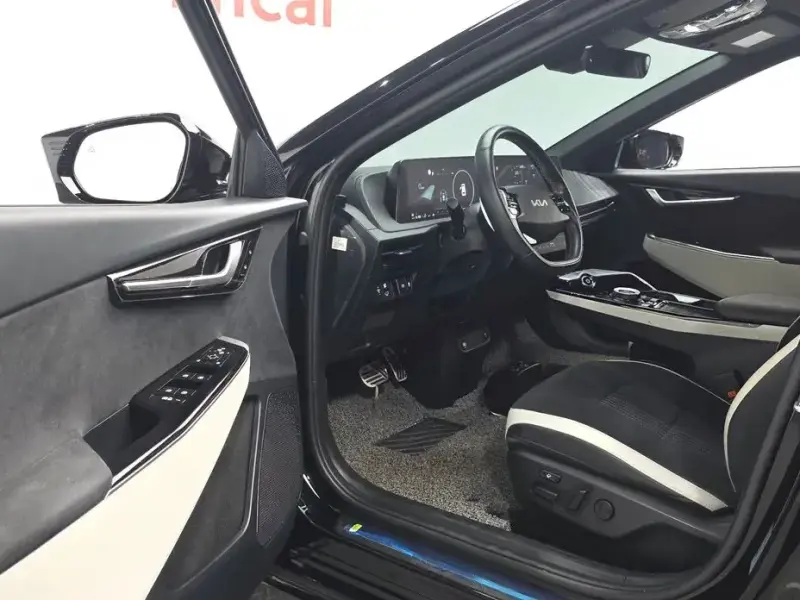 2022 Kia EV6 с пробегом 42 136 км