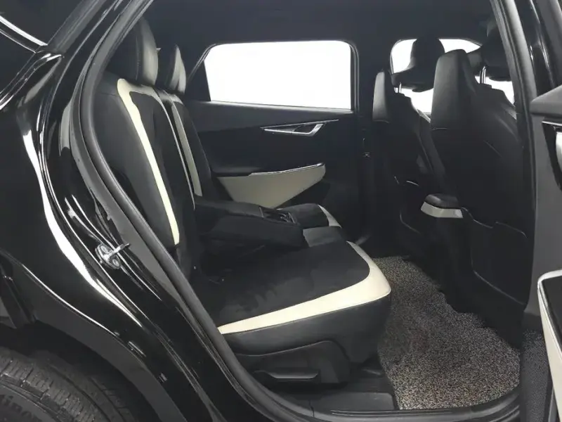 2022 Kia EV6 с пробегом 42 136 км