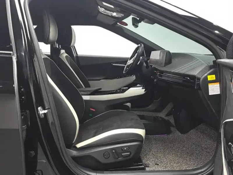2022 Kia EV6 с пробегом 42 136 км
