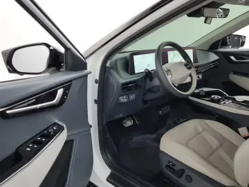 2022 Kia EV6 с пробегом 55 687 км