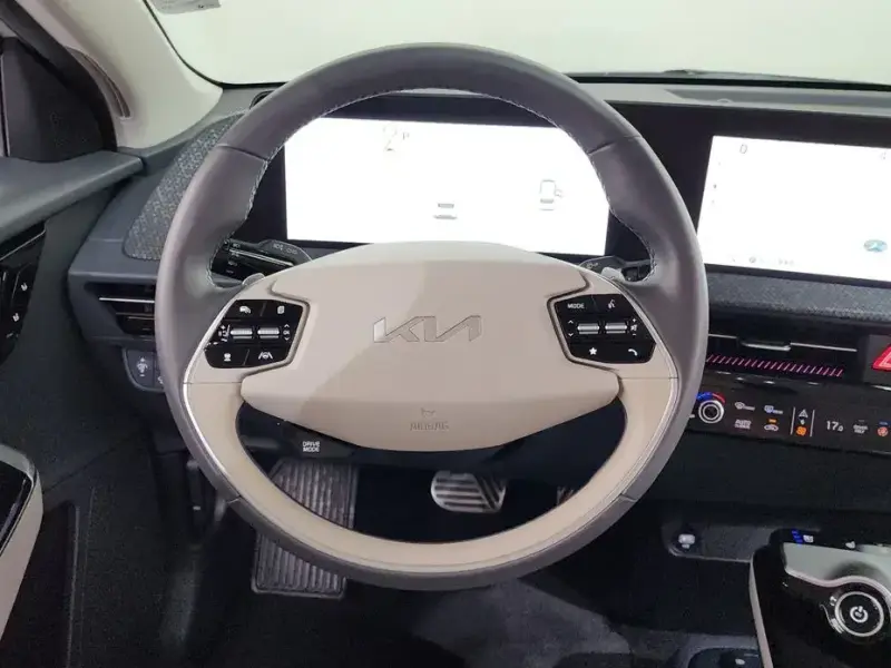 2022 Kia EV6 с пробегом 55 687 км