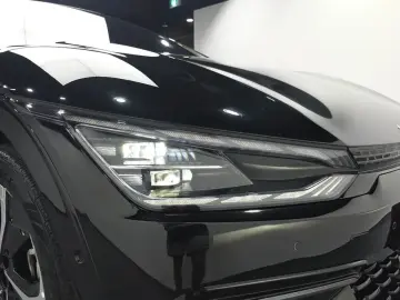 2022 Kia EV6 с пробегом 42 136 км