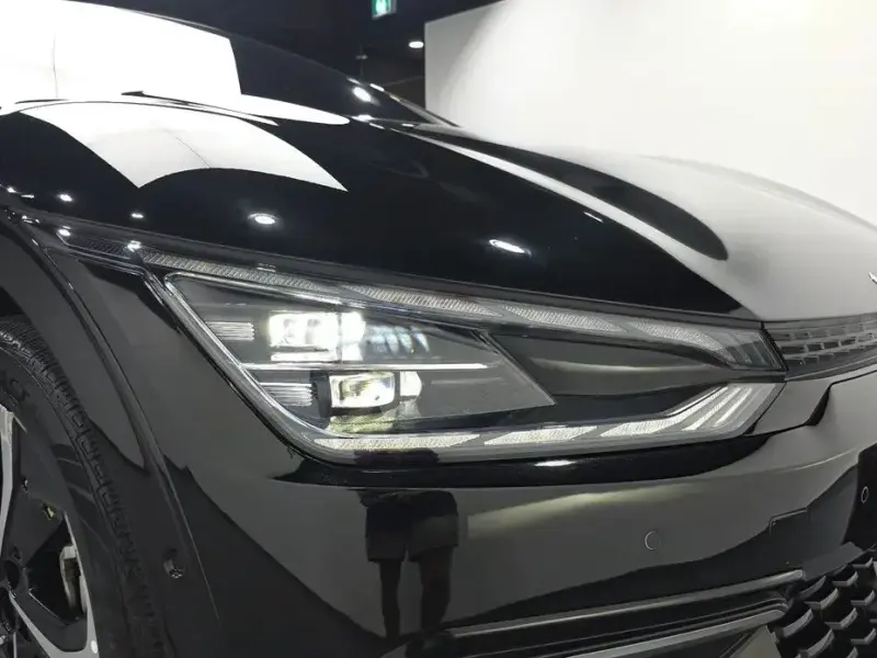 2022 Kia EV6 с пробегом 42 136 км